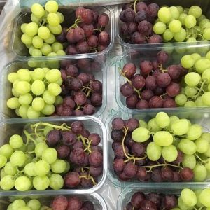 Mixed (white & red) seedless grapes